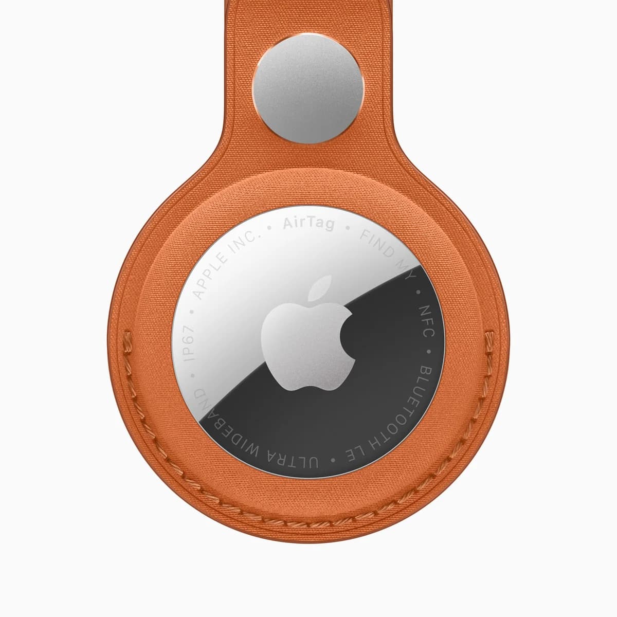 Новый AirTag 2026 с брелоком FineWoven — изображение Apple