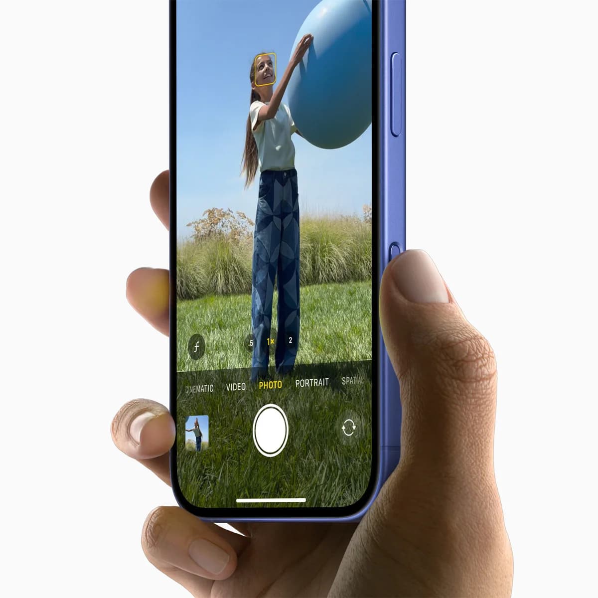 Использование Camera Control на iPhone 16 — иллюстрация Apple