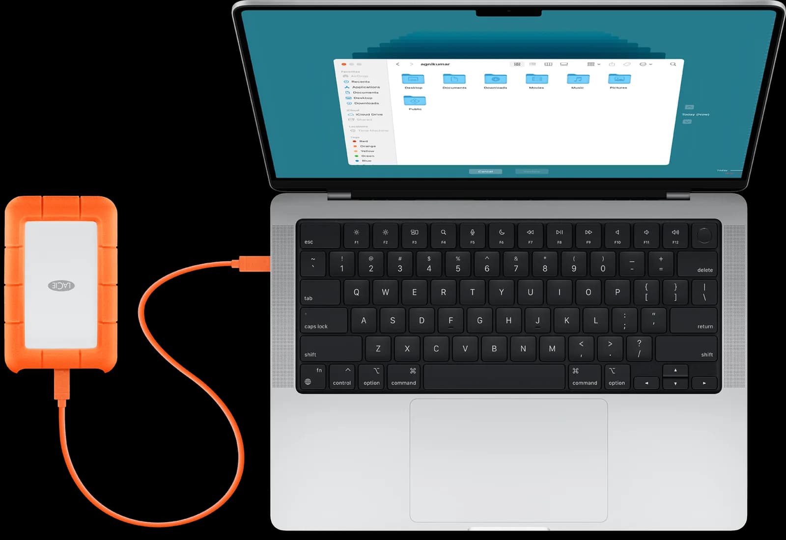Внешний накопитель для Time Machine подключён к MacBook Pro — иллюстрация Apple
